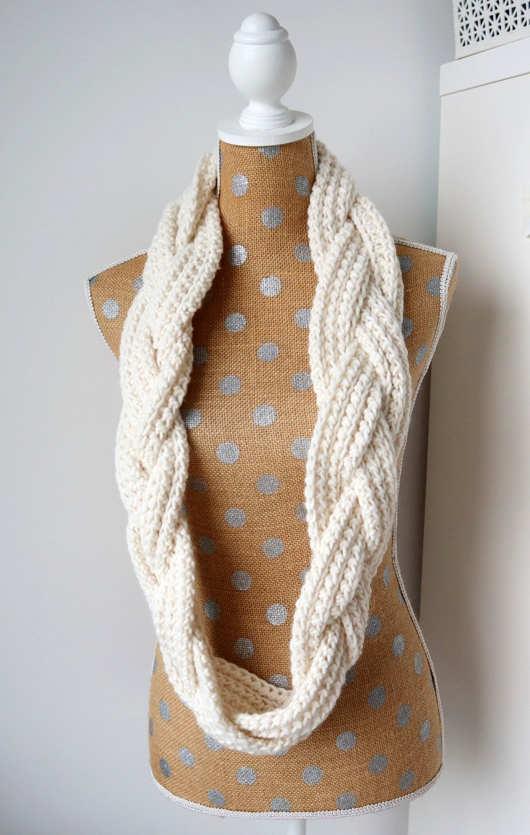 Accessories Scarves Crochet Scarves Gsus Crochet Scarf natural white-gold-colored cable stitch casual look 