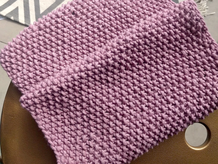 I hope you love this free beginner knitting pattern!