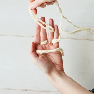How to finger knit a velvet scrunchie