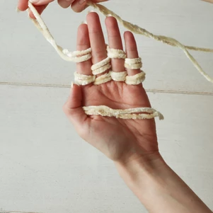 How to finger knit a velvet scrunchie