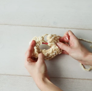 How to make a velvet scrunchie