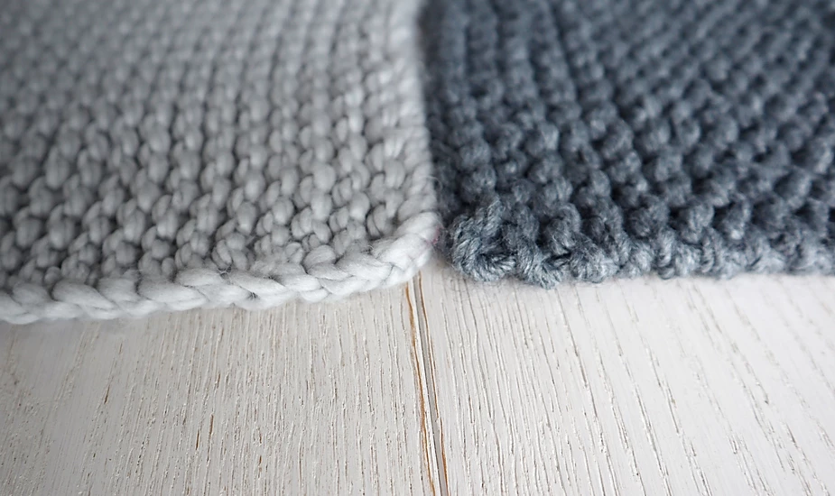 Knit selvedge in garter stitch vs no selvedge