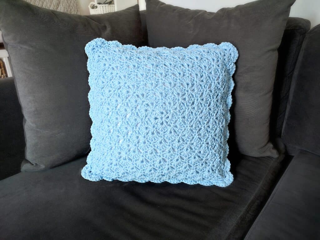 Shabby Chic Shells Pillow - Crochet Throw Pillow Pattern