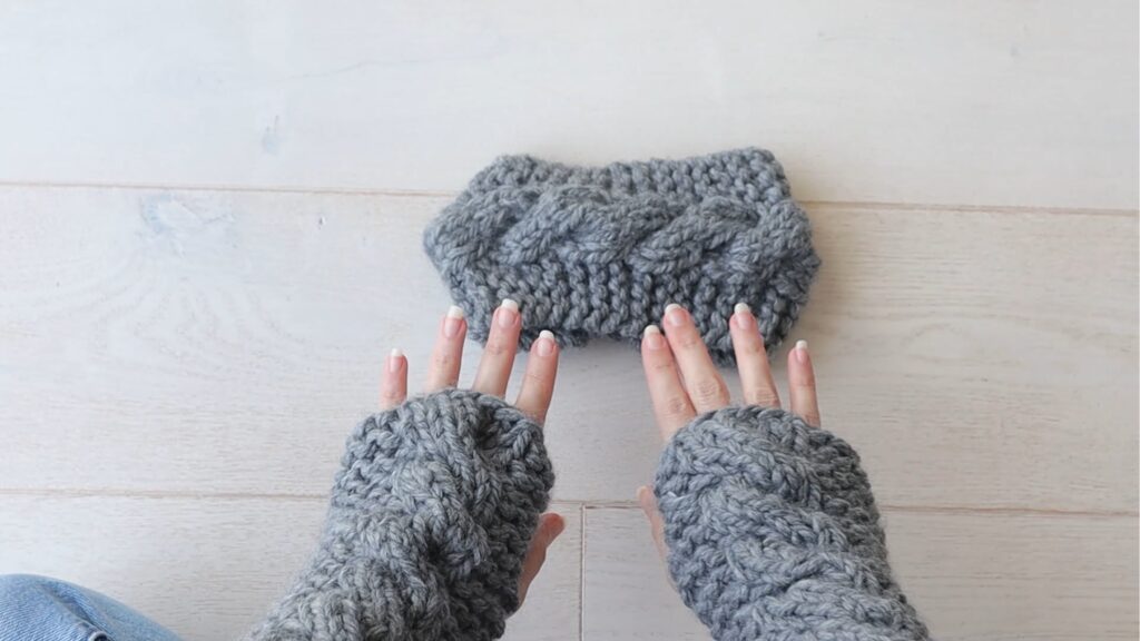 Ads-Free Chunky Knit Fingerless Gloves Pattern · Crazy Hands