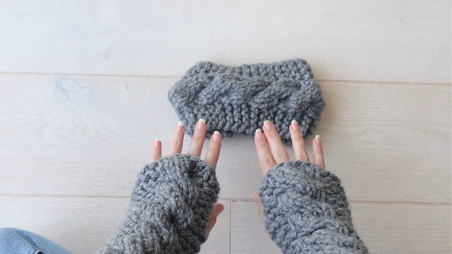 Chunky Cable Knit Fingerless Gloves - Beginner Friendly Free Knitting ...