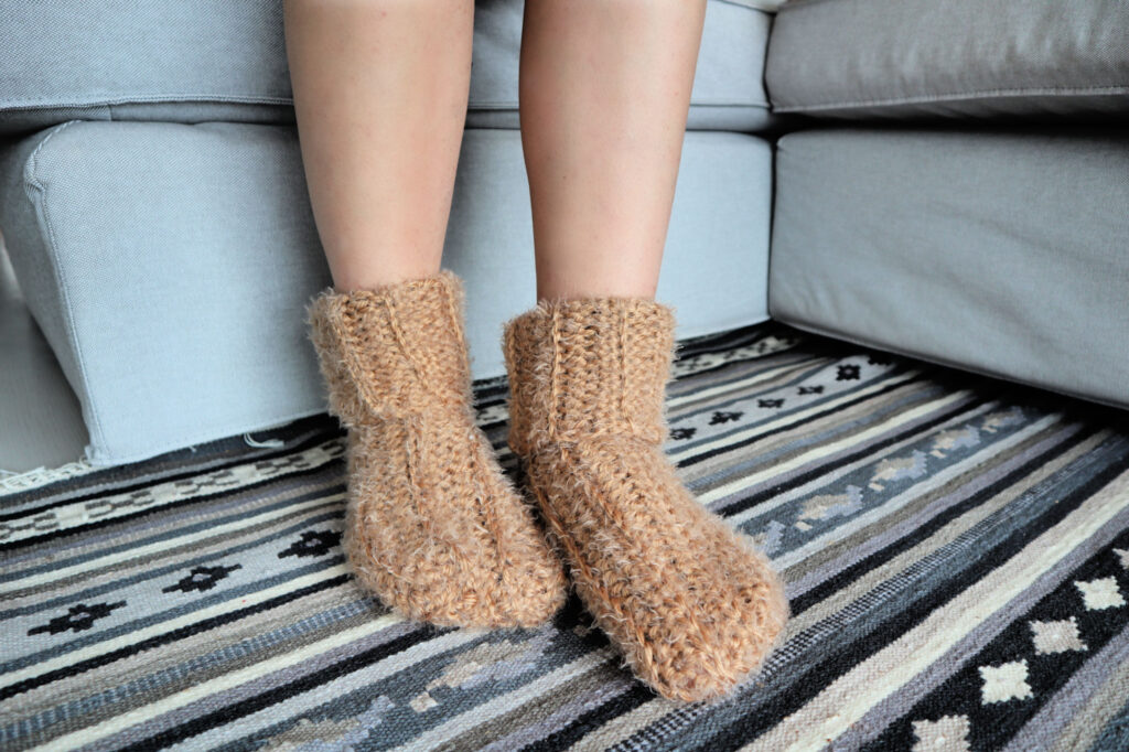 Crochet Slipper Socks – Easy Chunky Ribbed Tube Socks – The Snugglery