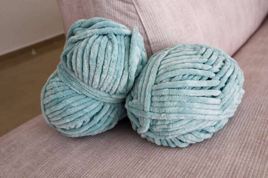 DIY Chunky Chenille Yarn Skein Big Blanket Yarn Project Skeins for Knitting & Crochet 250g/ 8.8 oz Raspberry Red 