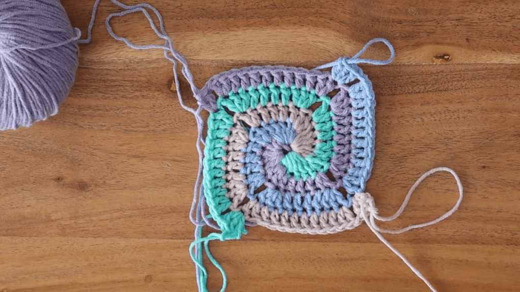 How To Crochet A Spiral Granny Square 4 colors!🤩 lays flat!🙀 The
