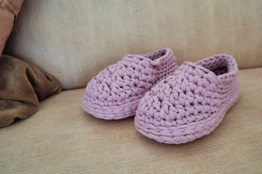 Lilac Low Top Sneakers Slippers, Custom Crochet Knitted Shoes